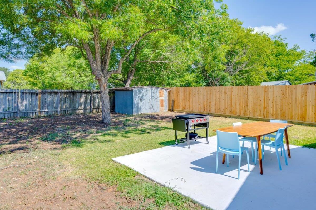 2 Kings Hot Tub Modern Cottage Hill Country Blanco エクステリア 写真