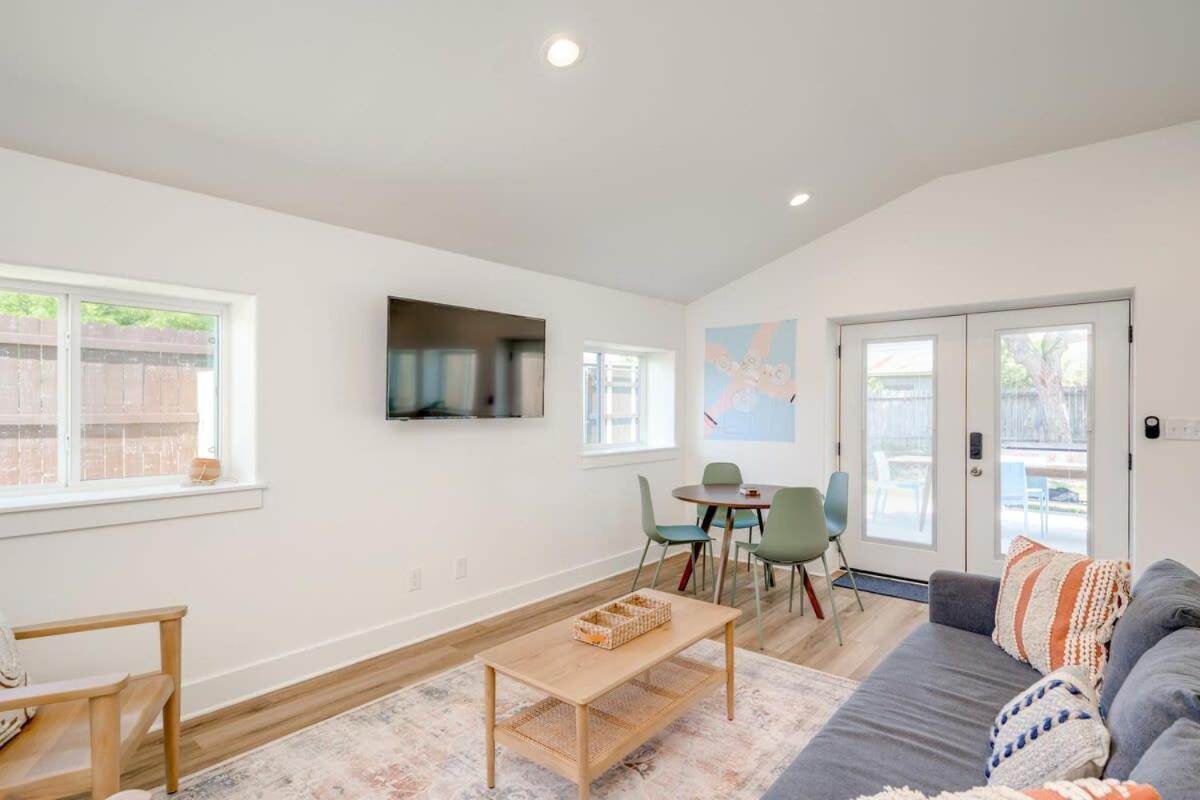 2 Kings Hot Tub Modern Cottage Hill Country Blanco エクステリア 写真