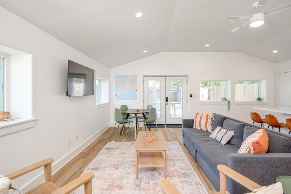 2 Kings Hot Tub Modern Cottage Hill Country Blanco エクステリア 写真