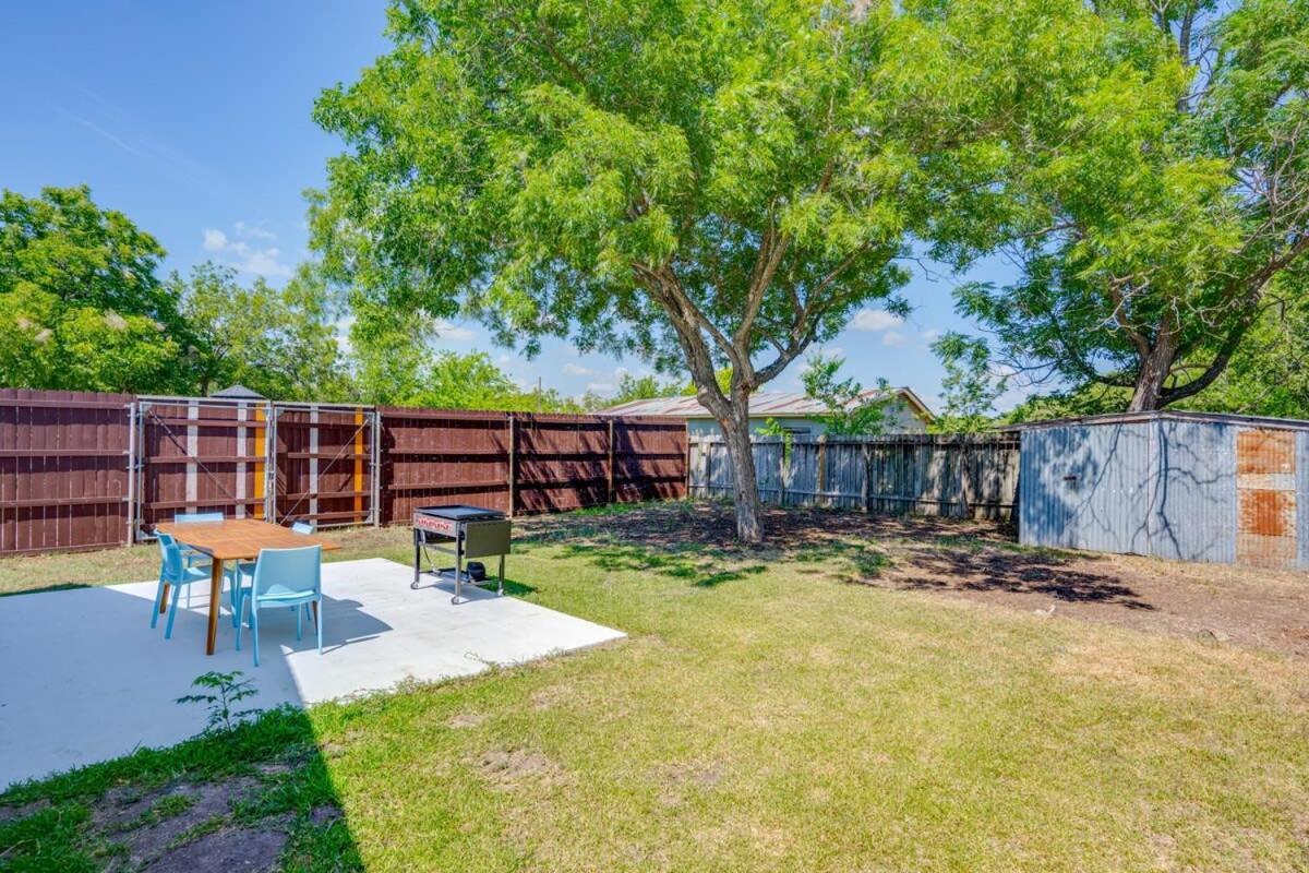 2 Kings Hot Tub Modern Cottage Hill Country Blanco エクステリア 写真
