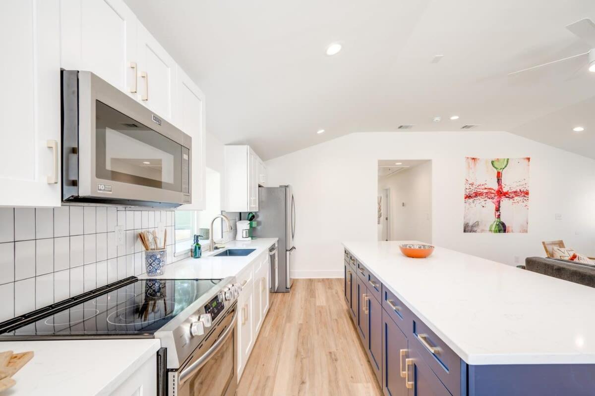 2 Kings Hot Tub Modern Cottage Hill Country Blanco エクステリア 写真